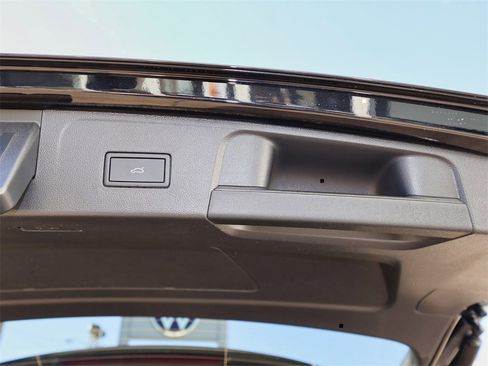 New 2026 Volkswagen Atlas SE image 11