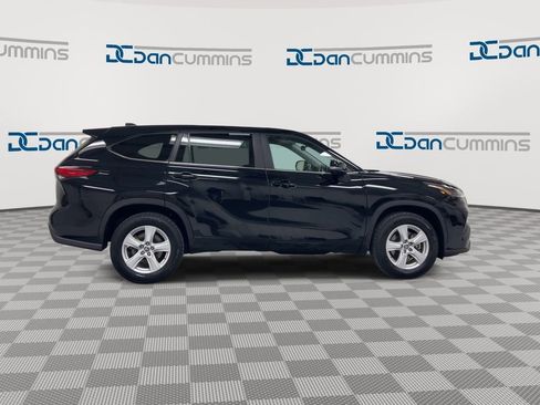 Used 2023 Toyota Highlander LE image 9