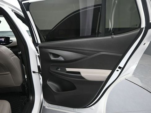 Used 2025 Buick Envista Avenir FWD image 33