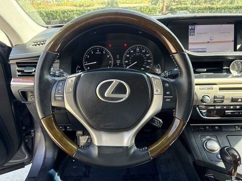 Used 2013 Lexus ES 350 w/ Luxury Pkg image 24