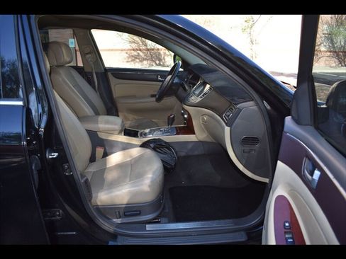 Used 2013 Hyundai Genesis 3.8 w/ Technology Pkg RWD image 33