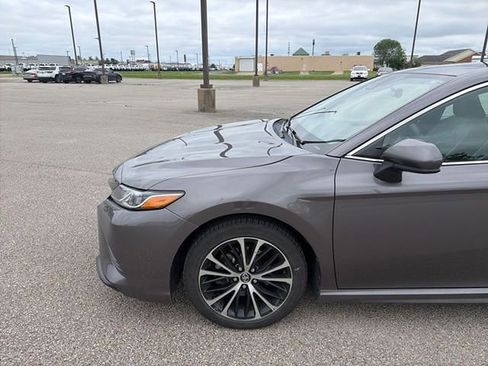Used 2020 Toyota Camry SE FWD image 9