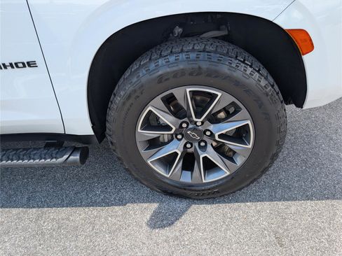 Used 2023 Chevrolet Tahoe Z71 w/ Luxury Package AWD/4WD image 9