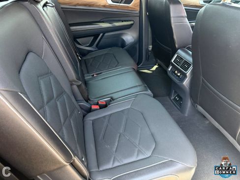 Used 2025 Volkswagen Atlas SE AWD/4WD image 14
