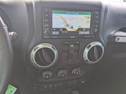 Used 2017 Jeep Wrangler Unlimited Sahara w/ Max Tow Package AWD/4WD image 15