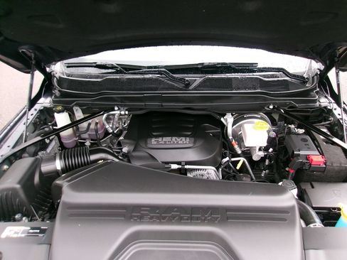 Certified 2025 RAM 2500 Big Horn AWD/4WD image 18