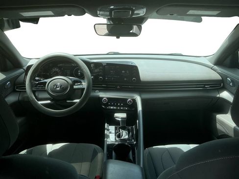 Used 2022 Hyundai Elantra SEL w/ Convenience Package FWD image 17