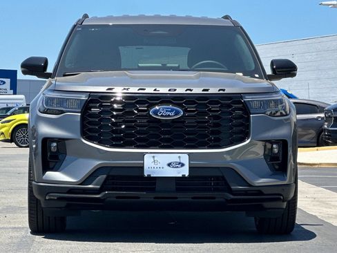 New 2026 Ford Explorer ST-Line w/ ST-Line Street Pack RWD image 8