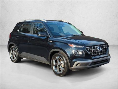 Used 2024 Hyundai Venue SEL image 3