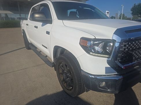 Used 2021 Toyota Tundra SR5 RWD image 2