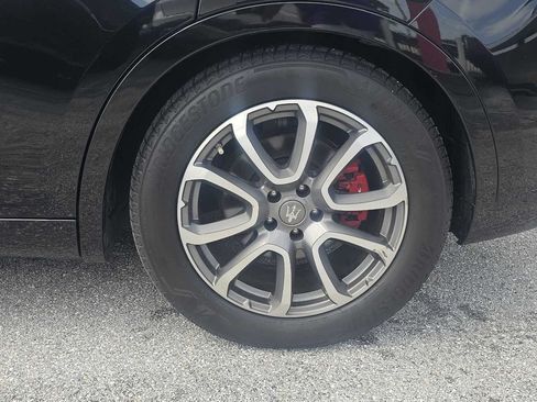Used 2017 Maserati Levante w/ Luxury Package AWD/4WD image 4