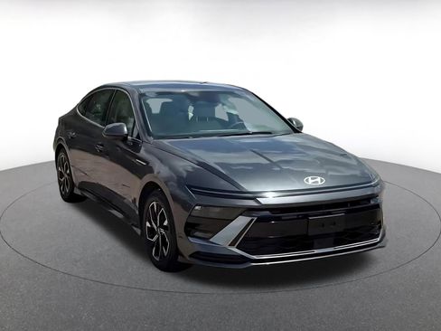 Used 2025 Hyundai Sonata SEL FWD image 3