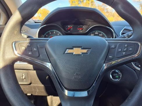 Used 2018 Chevrolet Cruze LT w/ Convenience Package image 15