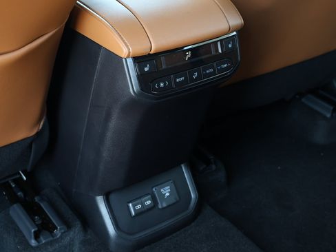 New 2026 Toyota Highlander Platinum image 35