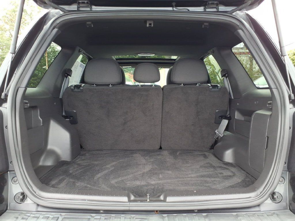Used 2011 Ford Escape XLT w/ 201A Rapid Spec Order Code FWD image 17