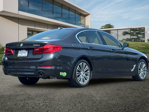 Used 2020 BMW 530e xDrive w/ Premium Package AWD/4WD image 4