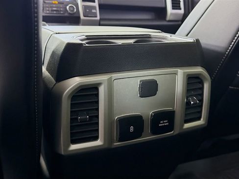 Used 2020 Ford F150 Lariat image 28