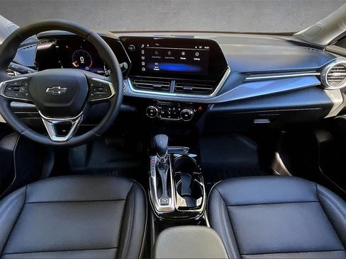 Used 2025 Chevrolet Trax ACTIV w/ Sunroof Package image 7