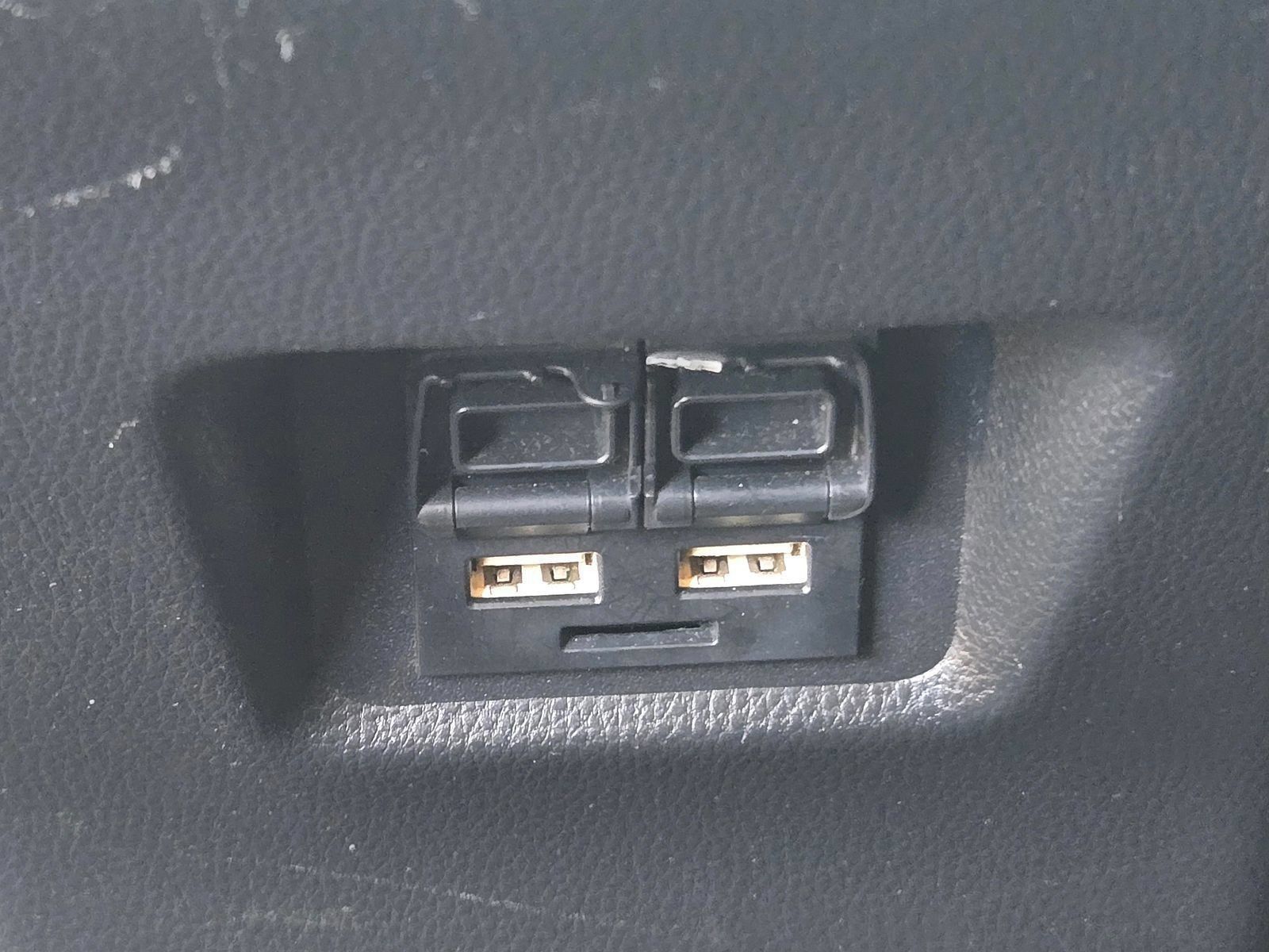 Used 2021 Toyota RAV4 XLE AWD/4WD image 8