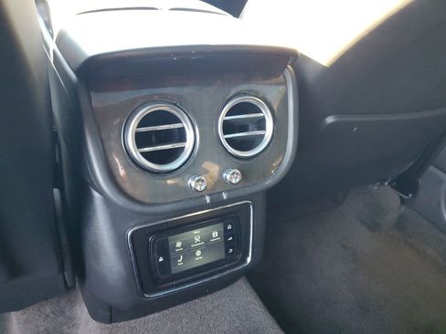 Used 2019 Bentley Bentayga AWD/4WD image 14