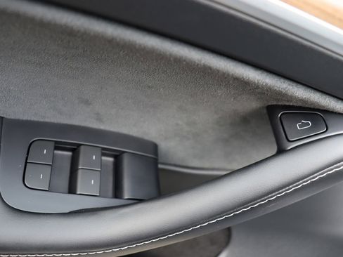 Used 2023 Tesla Model Y Long Range image 26