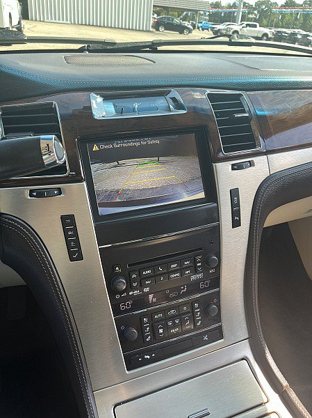 Used 2013 Cadillac Escalade Platinum RWD image 10