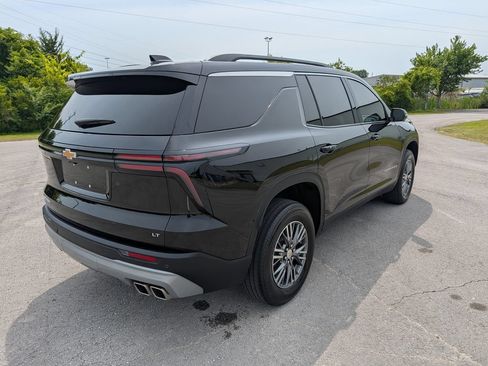 Used 2024 Chevrolet Traverse LT FWD image 3