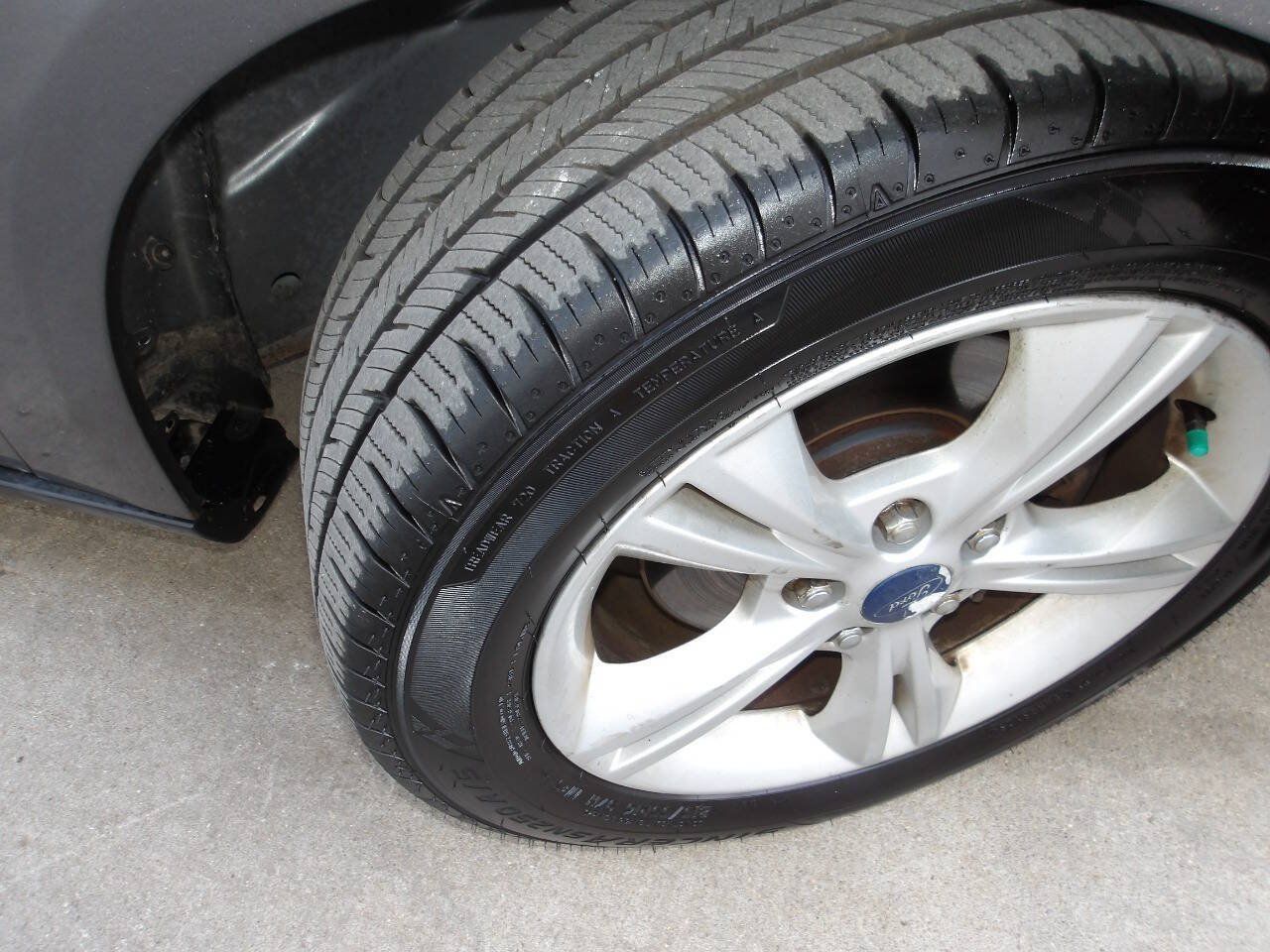 Used 2014 Ford Focus SE FWD image 36