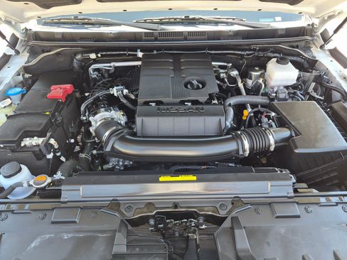 Used 2025 Nissan Frontier PRO-4X AWD/4WD image 32