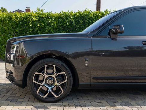 Used 2020 Rolls-Royce Cullinan Black Badge image 4