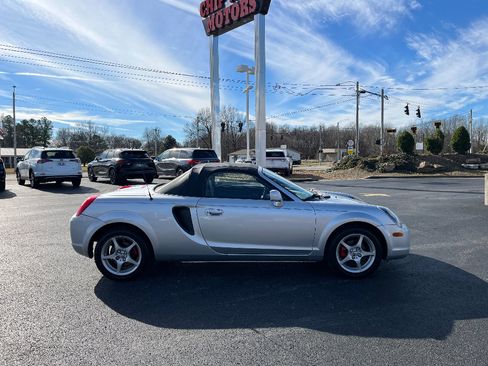 Used 2002 Toyota MR2 image 22