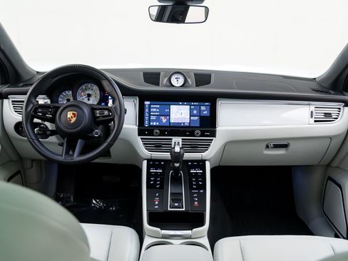 Certified 2024 Porsche Macan GTS image 11