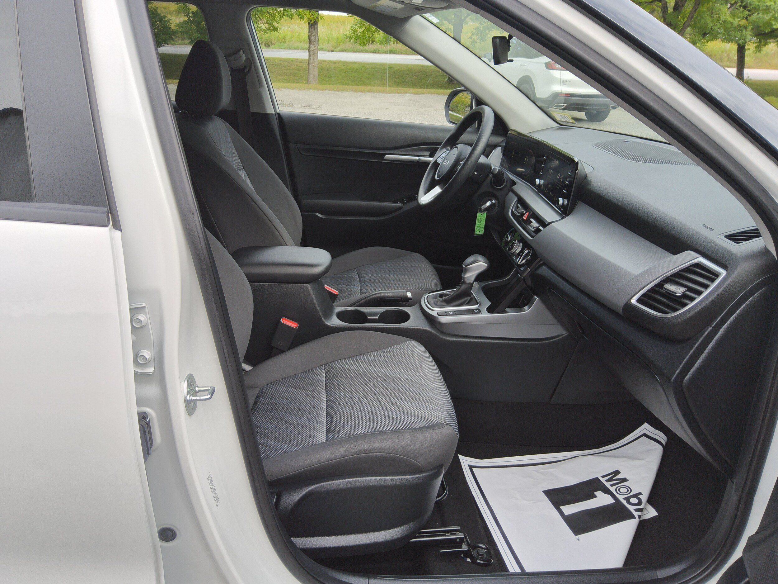 Used 2025 Kia Seltos LX AWD/4WD image 23