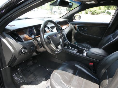 Used 2019 Ford Taurus Limited image 10