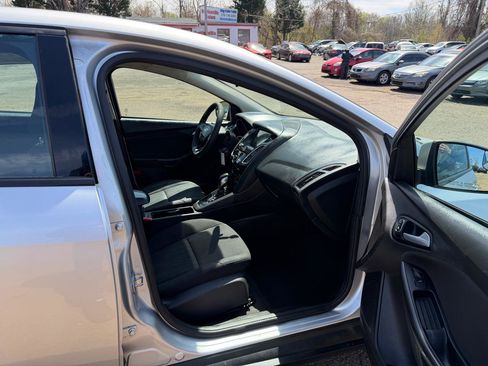 Used 2017 Ford Focus SEL image 14