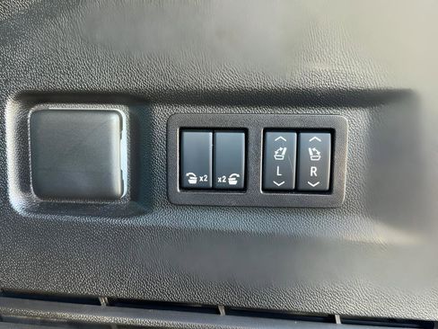 Used 2024 GMC Yukon Denali image 54