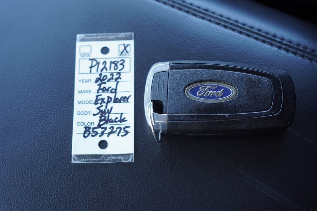 Used 2022 Ford Explorer XLT AWD/4WD image 32