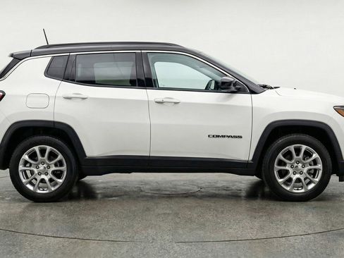 Used 2025 Jeep Compass Limited image 8