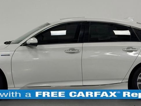 Used 2019 Honda Accord Touring image 2