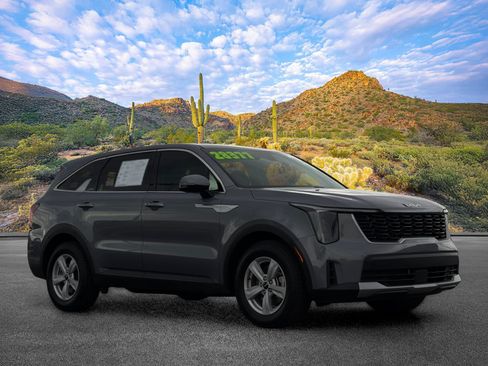 Certified 2025 Kia Sorento LX FWD image 2