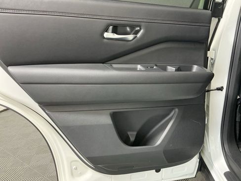 Used 2023 Nissan Pathfinder Platinum image 25