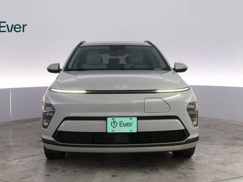 Used 2024 Hyundai Kona SEL image 3
