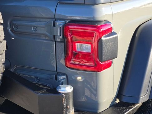 Used 2019 Jeep Wrangler Unlimited Rubicon image 12