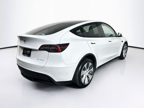 Used 2022 Tesla Model Y Long Range AWD/4WD image 9