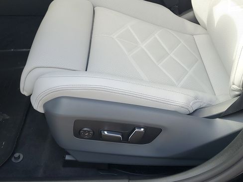 New 2026 BMW 540i xDrive w/ M Sport Package AWD/4WD image 8