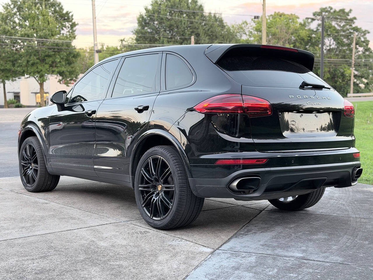 Used 2017 Porsche Cayenne Platinum Edition AWD/4WD image 9
