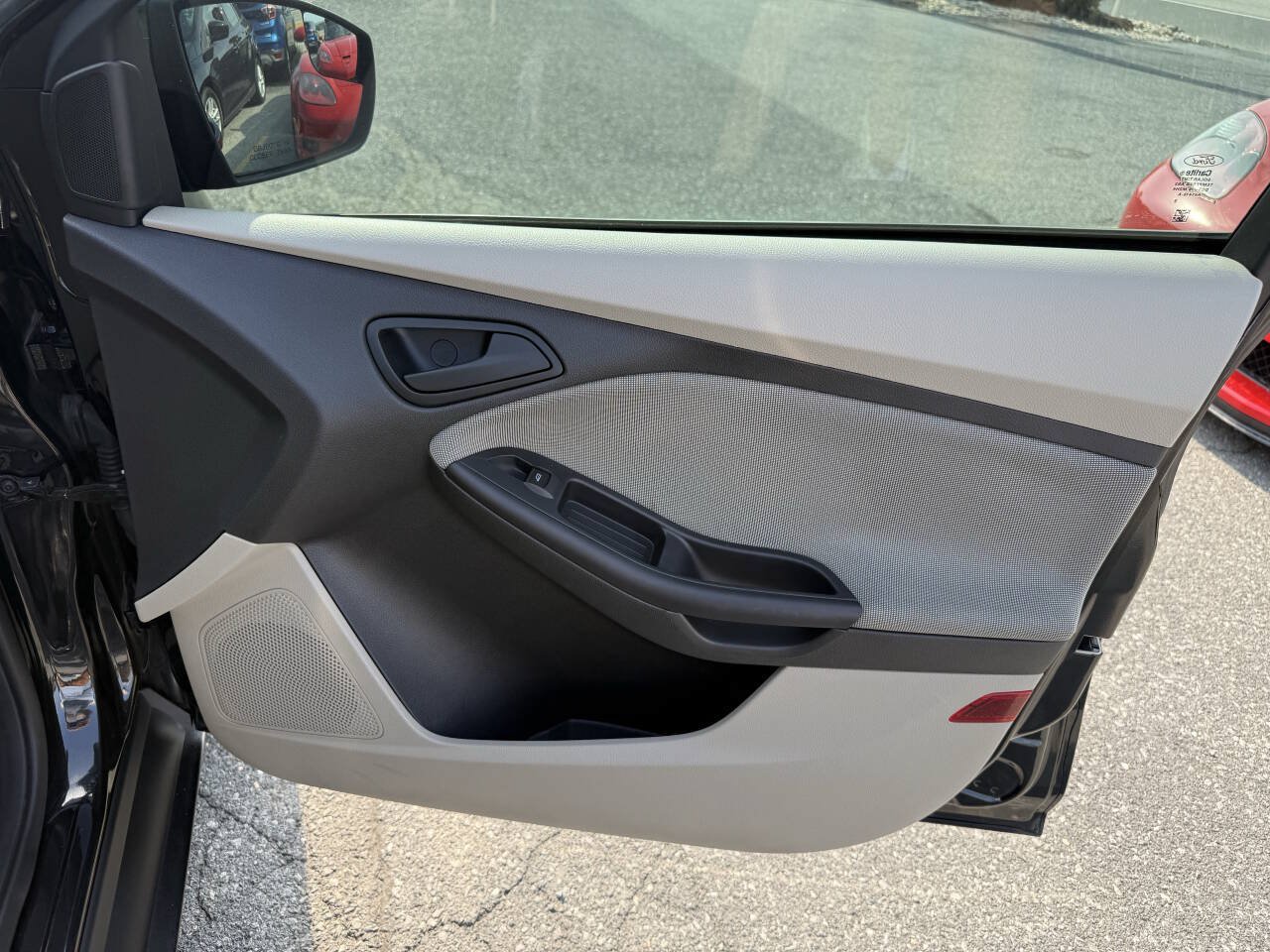 Used 2012 Ford Focus SE FWD image 20