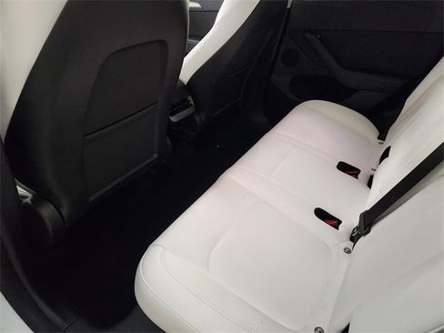 Used 2022 Tesla Model Y Performance image 27