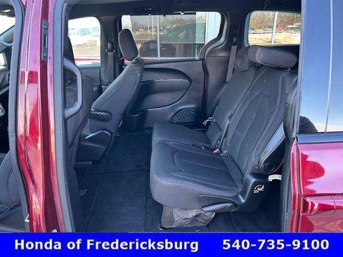 Used 2018 Chrysler Pacifica Touring Plus w/ S Appearance Package image 24