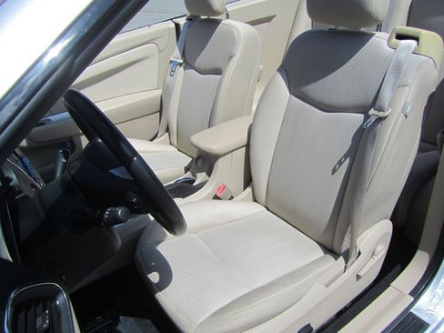 Used 2011 Chrysler 200 Touring FWD image 21
